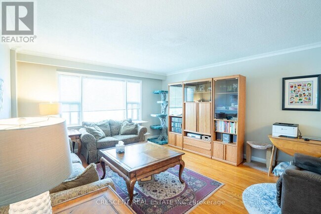 Photo - 35 Laburnham Ave