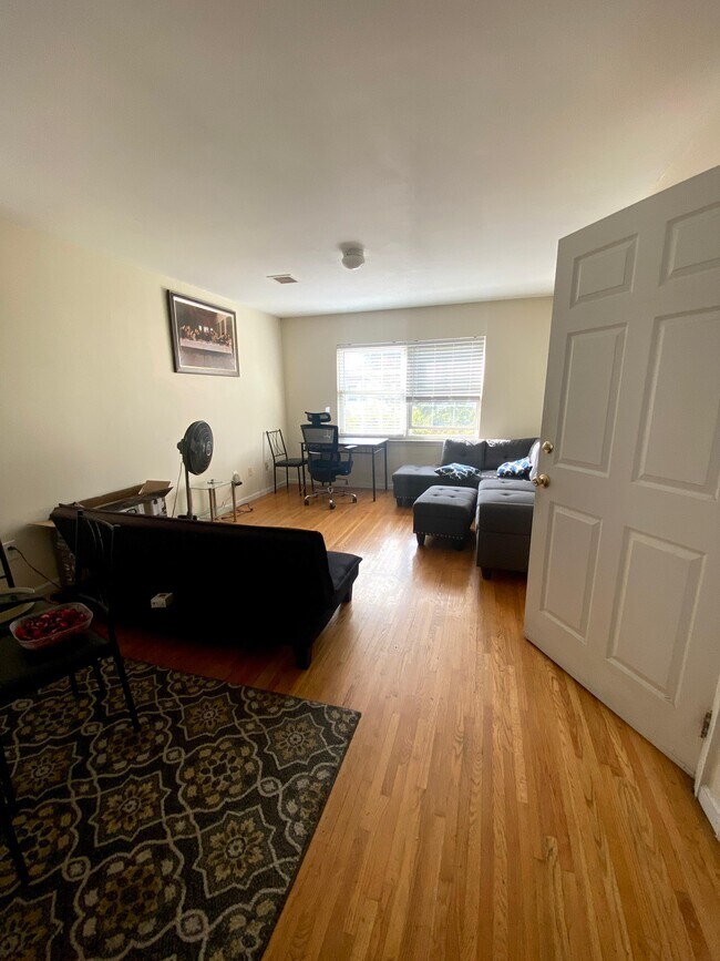 Photo - 488 S 18th St