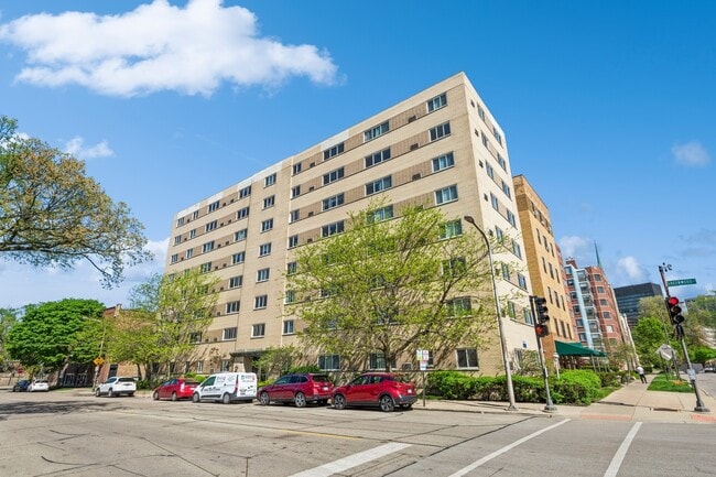 Building Photo - 1400 Chicago Ave Unit 206 Rental