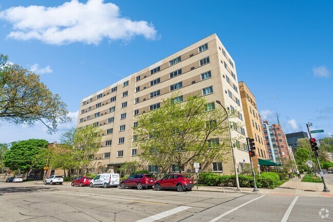 Building Photo - 1400 Chicago Ave Unit 206 Rental
