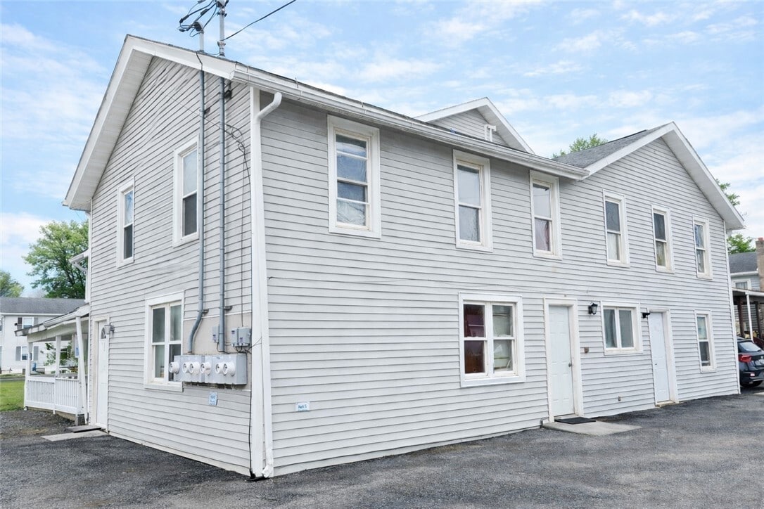 Photo - 130 E Elisha St