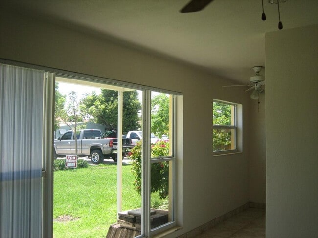 Photo - 231 NE 24th St