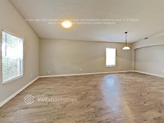 Photo - 279 Marisco Way