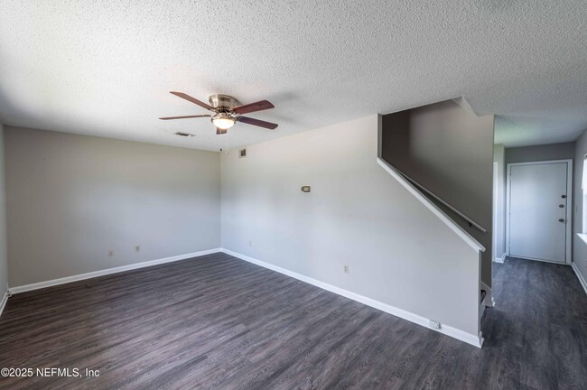 Photo - 890 Hibiscus St
