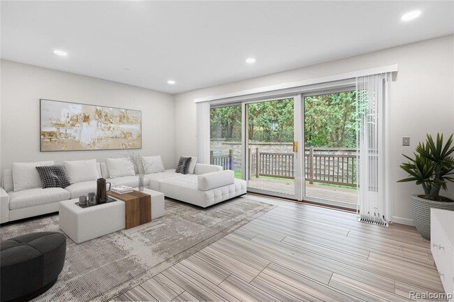 Photo - 1476 Oakbrook E Dr