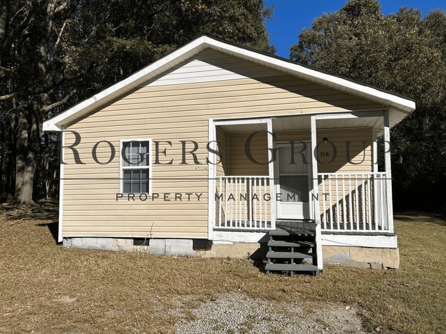 Building Photo - 710 Gordon St