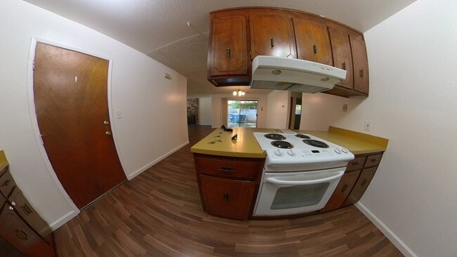 Kitchen - 4828 Cowell Blvd