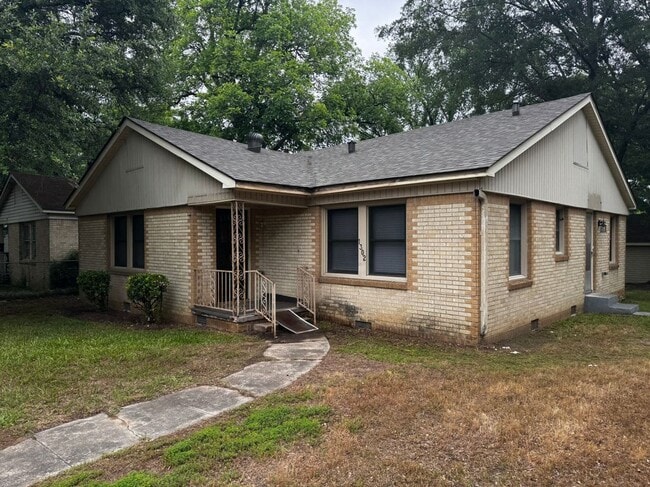 Photo - 1302 Hickory St