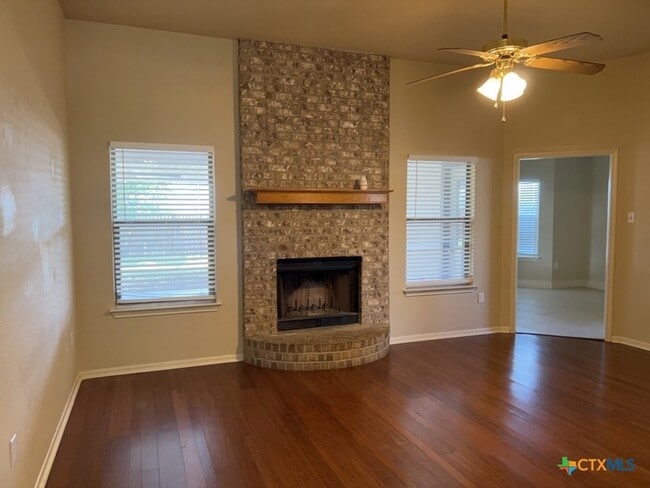 3906 Lone Oak Dr