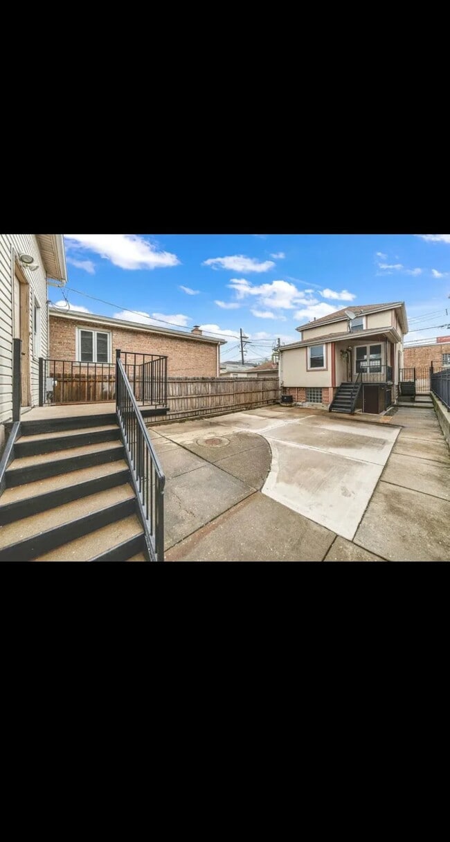 Building Photo - 3841 S Lowe Ave