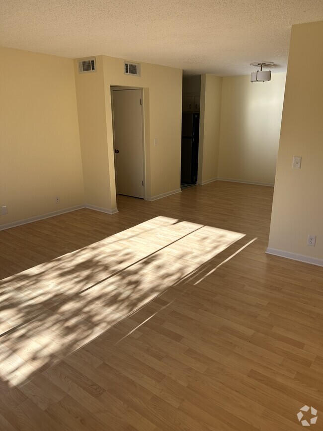 Building Photo - 515 Basswood Ave Unit #B27 Rental