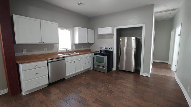 Photo - 47 N Xanthus Ave