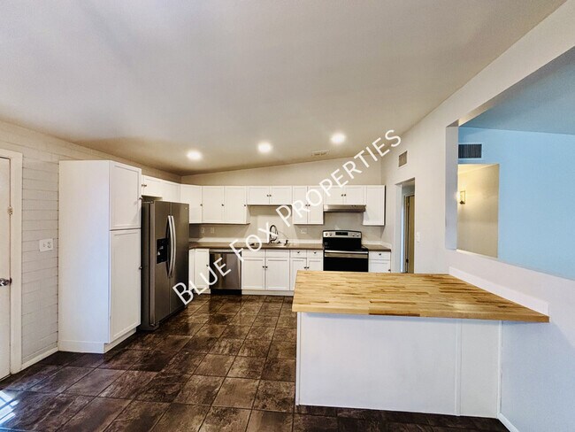 Photo - 4355 E Glenn St