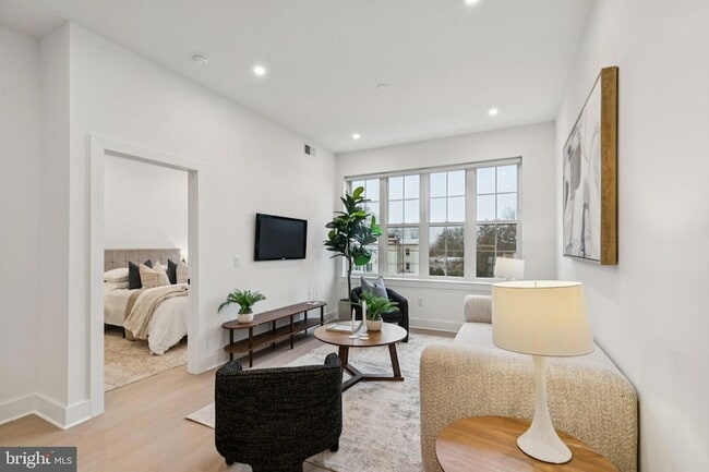 Building Photo - 30 W Allens Ln Unit 221