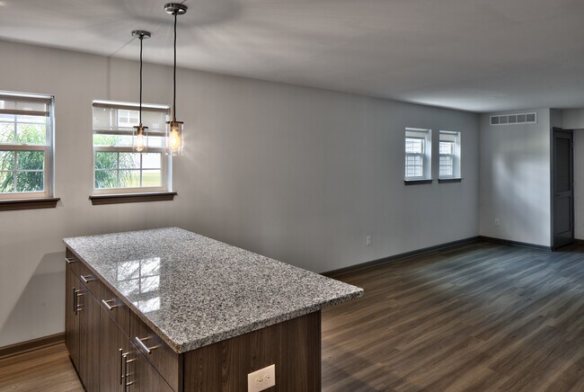 Reserve Pointe Apartments