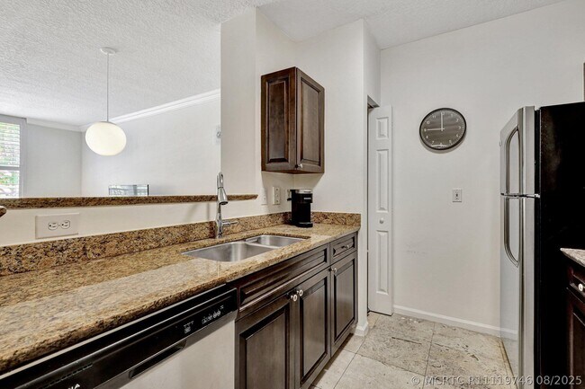580 S Sapodilla Ave Unidad 105
