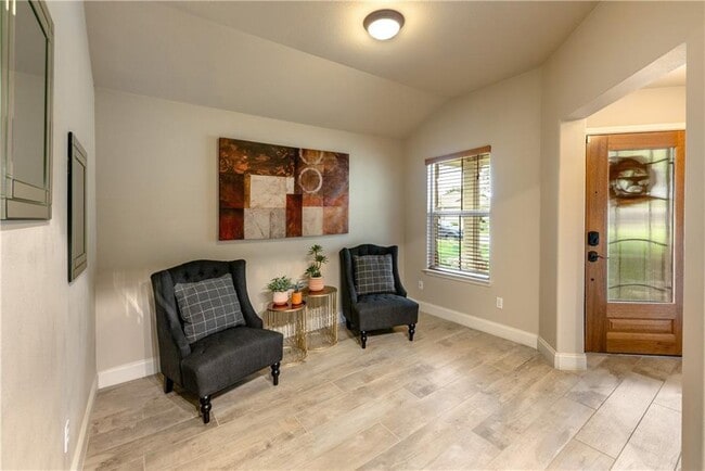 Photo - 107 Creston St