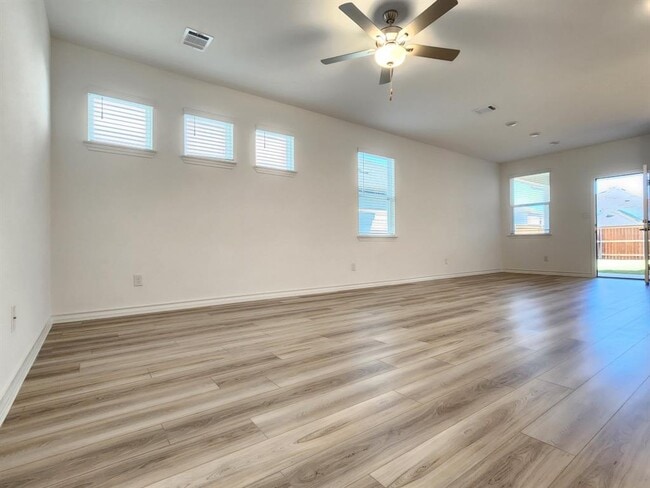 Photo - 202 Doodle Ln