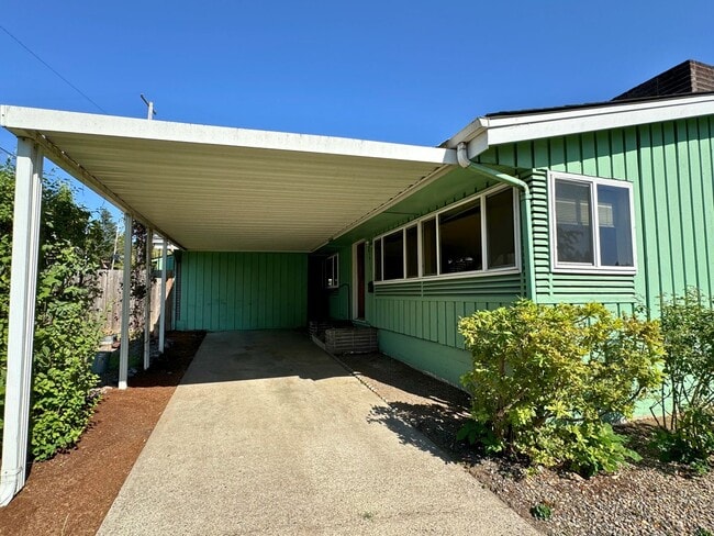 Photo - (HAR) South Eugene 4 bedroom/2 bath Home