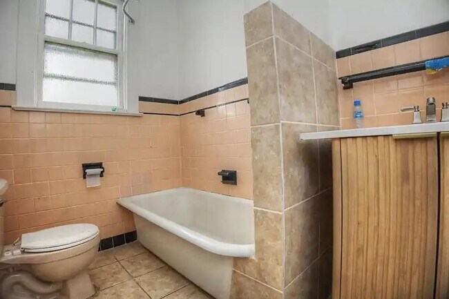 Photo - 2015 Genesee St Unit Upper