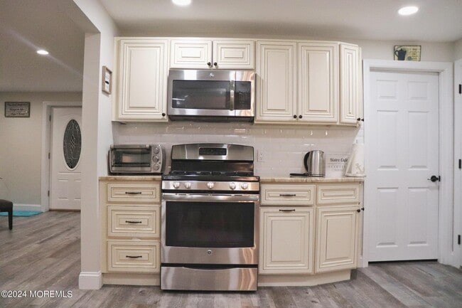 116 E Kupper Dr