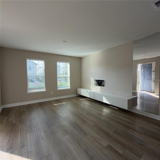 Photo - 14391 Braemar St