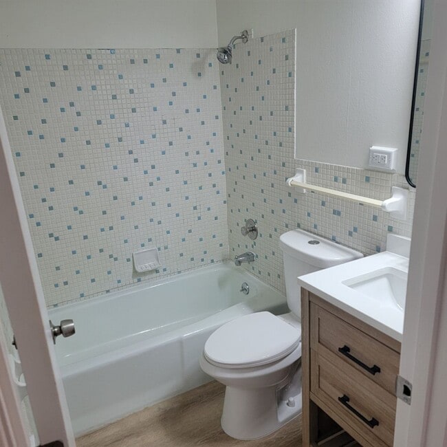 Photo - 4 Bedroom Home in St. Charles  $2695