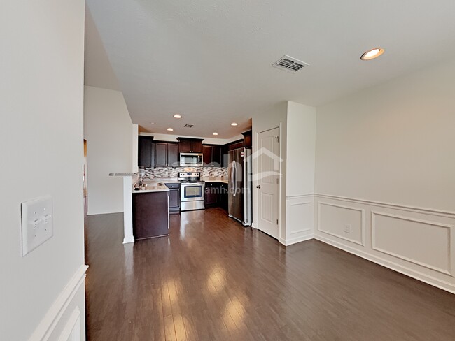 Photo - 123 Farmbrook Ct