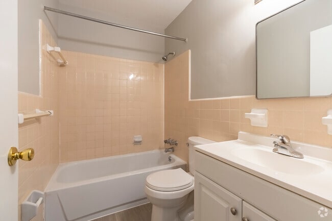 2BR, 1BA - 650SF - Bathroom