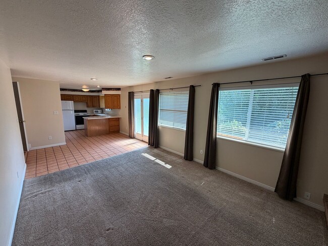 Building Photo - 479 S Palisade Dr Unit Downstairs