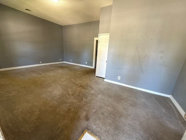 Photo - 3 BED, 2 BATH HOUSE.. WASHER AND DRYER CONNECTIONS. PETS ALLOWED.