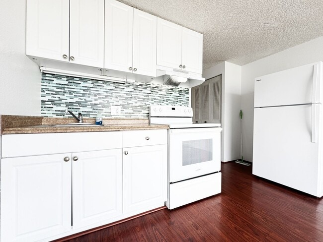 Building Photo - Waikiki Condo with One Assigned Parking Space Unit 1914