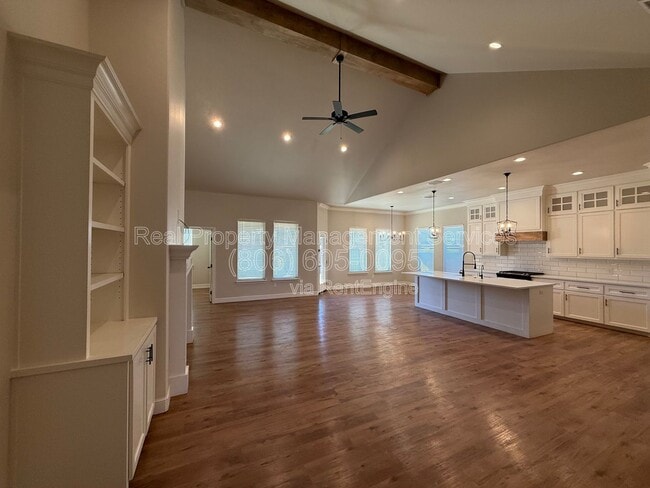 Photo - 801 N 5th St