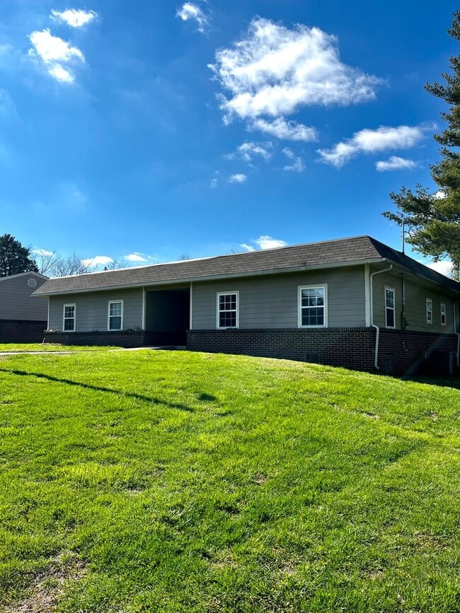 Photo - Oak Park Apartments