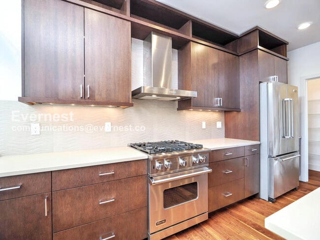 Photo - 2618 Eastlake Ave E