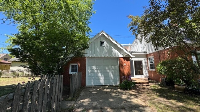Photo - 630 E Fairmount Ave