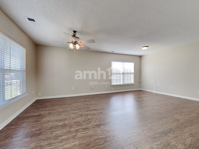 Photo - 105 Walton Pl