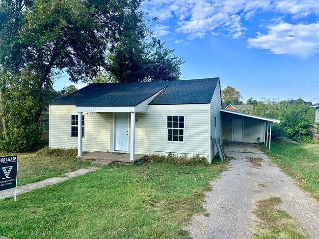 Photo - 1406 N Market Ave