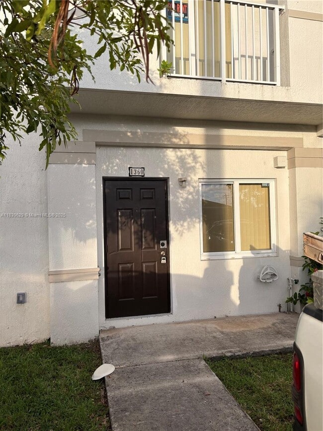 Building Photo - 1360 W 30th St Rental