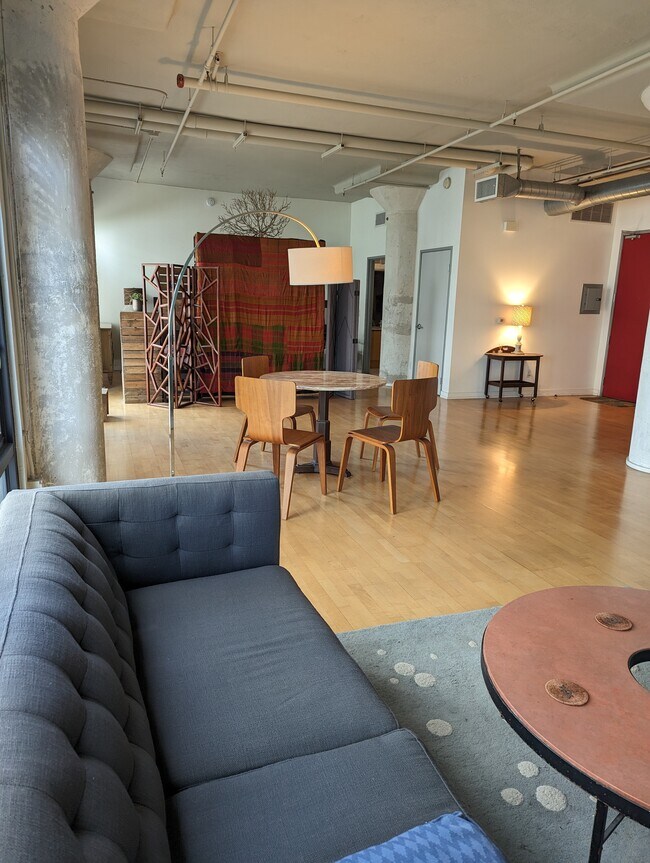 Photo - 330 W 11th St Unidad #308