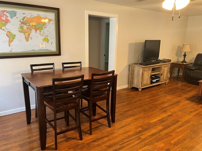 Photo - 1301 W Frey