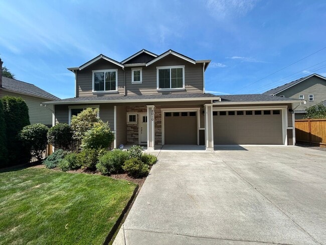 Building Photo - 4 bed/2.5 bath and 3 car garage and a down... Rental