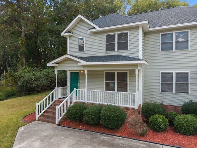 Building Photo - Beautifully Renovated 3-Bedroom, 2-Bath To...