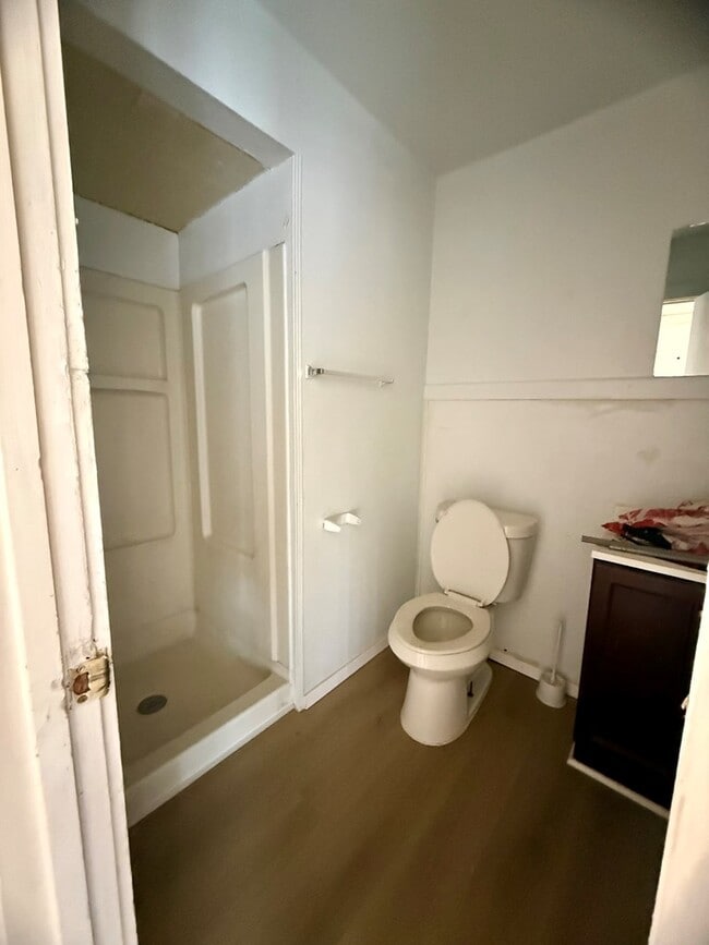 Photo - 2025 W 5th St