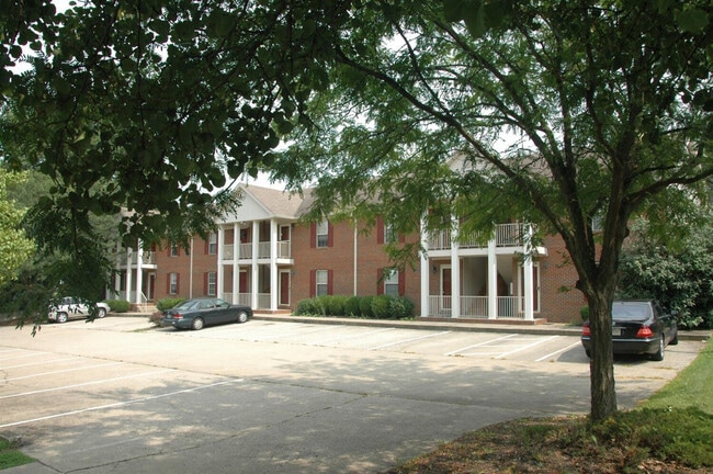 Building Photo - 67 Forest Hill Dr