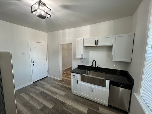 Building Photo - 194 Sheridan Ave Unit #2 Rental