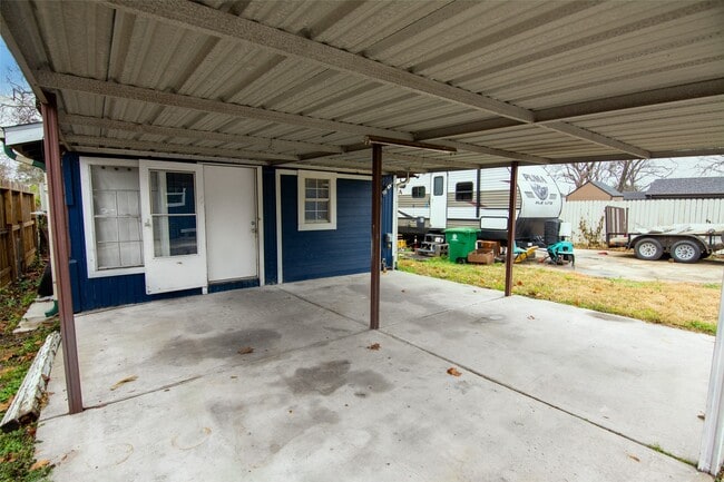 Photo - 2505 Deutser St