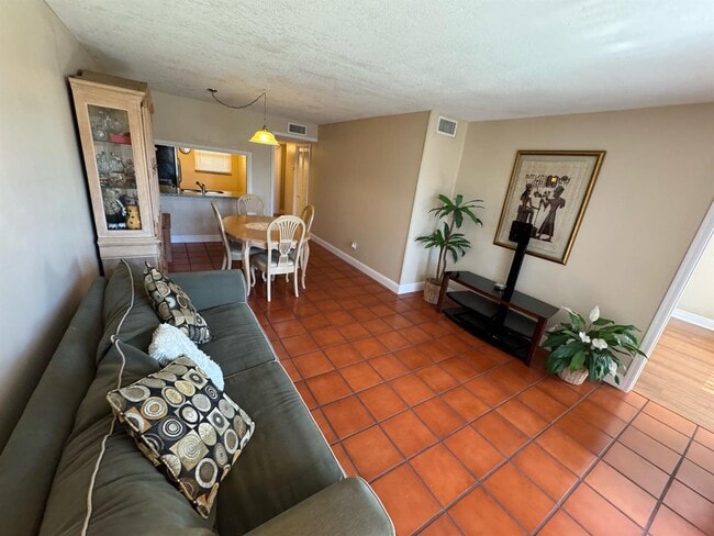 Photo - 15710 E Waterside Cir Unit 101
