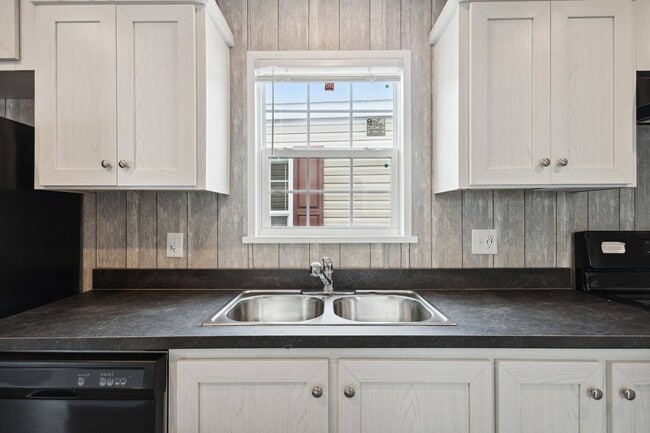 Photo - 601 Landrey Dr