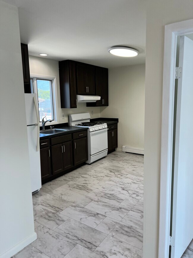 Photo - 5 Garibaldi Ave Unit 2nd Floor Left